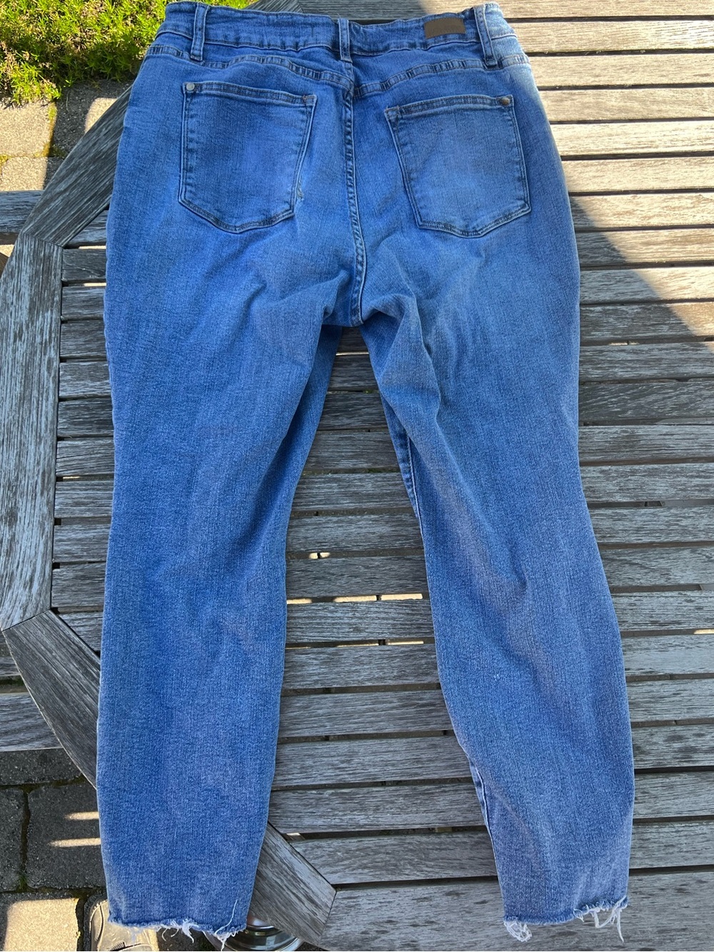 Judy Blue Relaxed Fit Blue Jeans (please note damage shown in 5th picture) - Picture 4 of 6